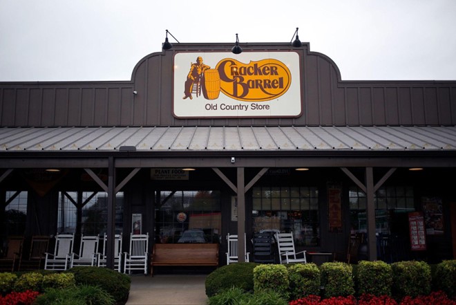 The brown hues in the Cracker Barrel signage paired with yellow evoke a sense of homeliness, comfort, and a connection to nature.