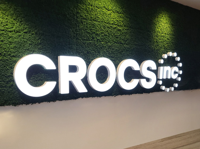 trimless-channel-letters-Crocs-interior-pics_jan-2024-hroizontal